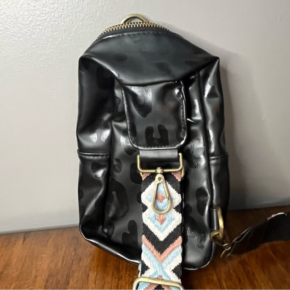 Women Chest Bag Sling Bag Small Crossbody Daypack Guitar Strap - Picture 3 of 12